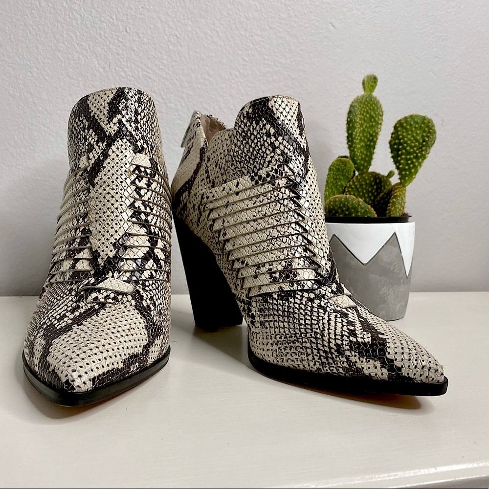 Vince Camuto Animal Snake Print Leather Booties Pointed Toe Heels Women — Size 9